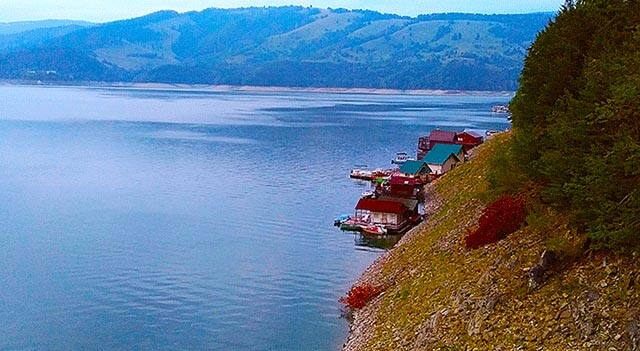 Lacul Izvorul Muntelui